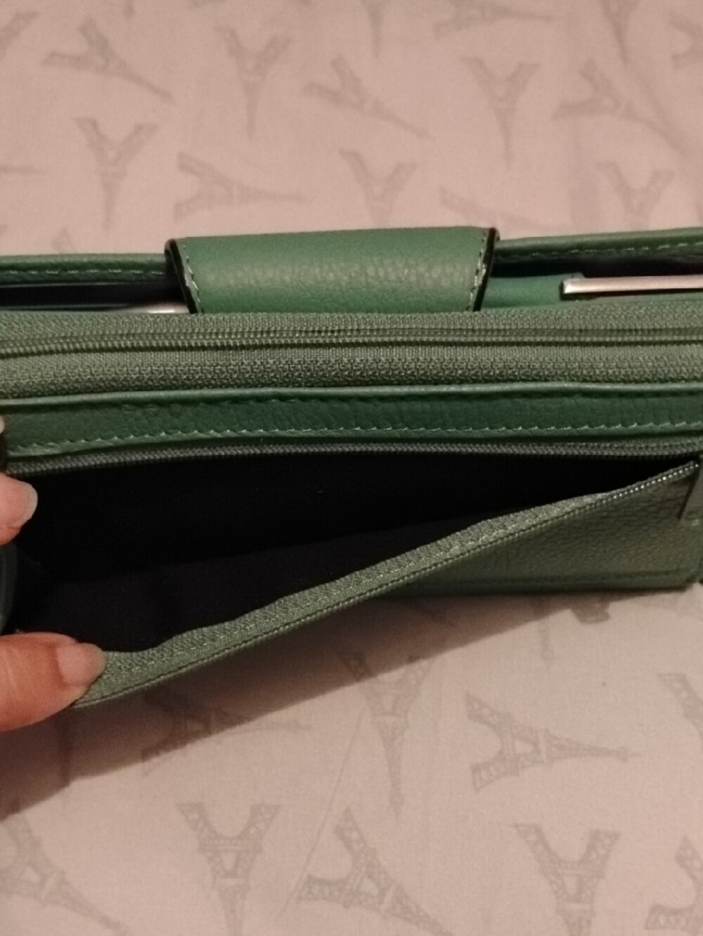 Vintage Amity Green Genuine Leather Clutch Wallet with Floral Embossed Snap - Picture 5 of 9